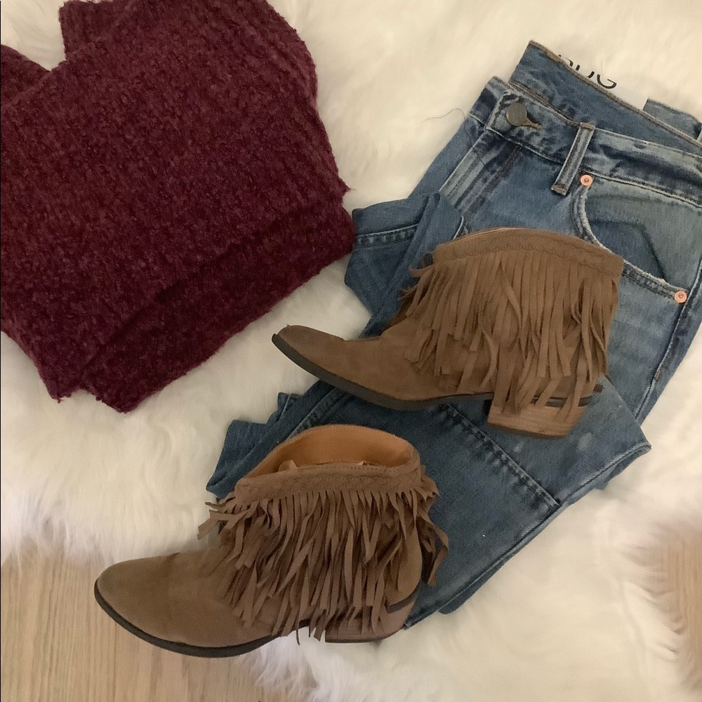FRINGE BOOTIE WITH DISTRESSED FINISH SIZE 7❤️❤️❤️❤️